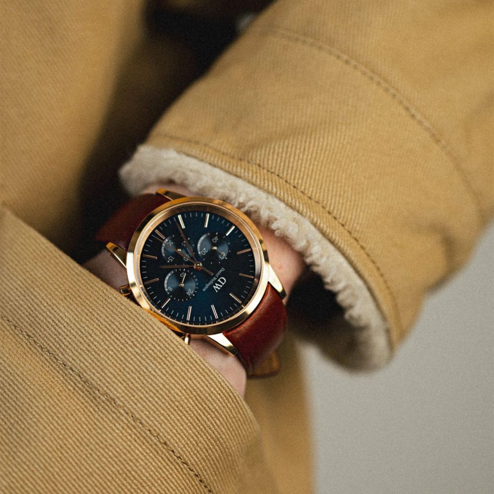 Shop Authentic Daniel Wellington Iconic Chronograph Blue Dial Brown Leather Strap Watch For Men - DW00100639 - Luxxuri