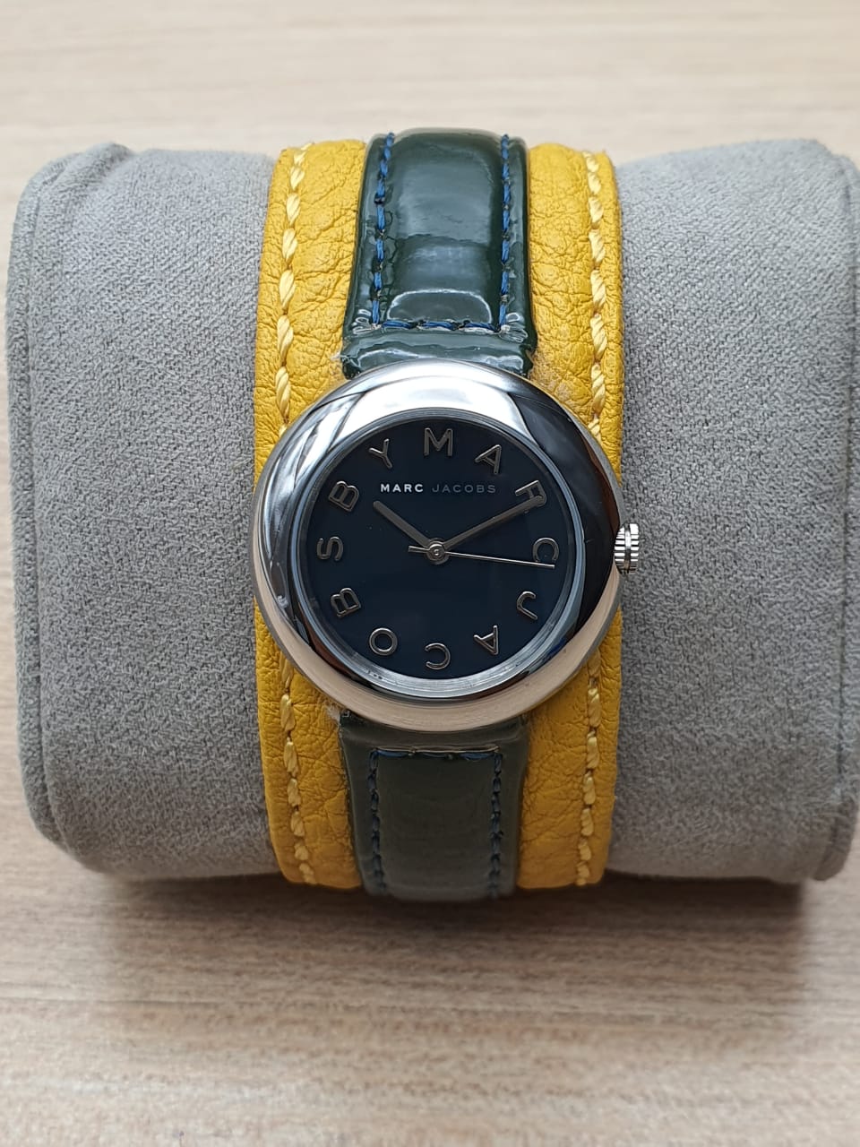  Shop Authentic Marc Jacobs Black Dial Black Leather Strap Watch for Women - MBM1071 - Luxxuri