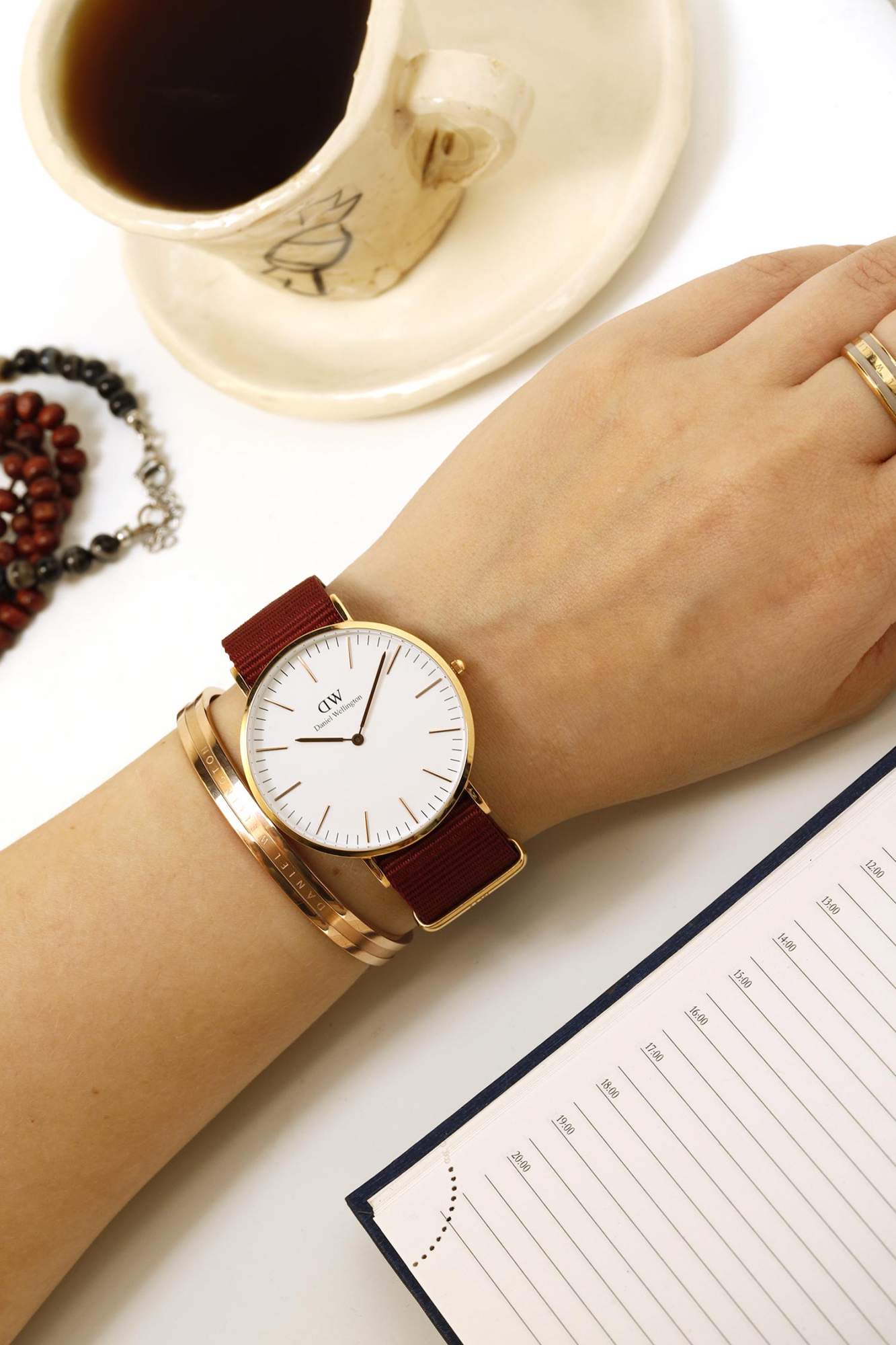 Shop Authentic Daniel Wellington Classic Roselyn White Dial Maroon Nylon Strap Watch For Women - DW00100267 - Luxxuri
