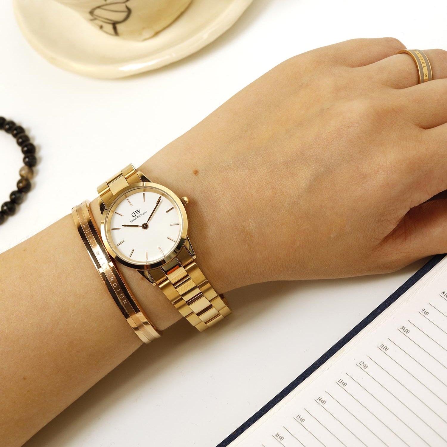  Shop Authentic Daniel Wellington Iconic Link White Dial Rose Gold Steel Strap Watch For Women - DW00100211 - Luxxuri