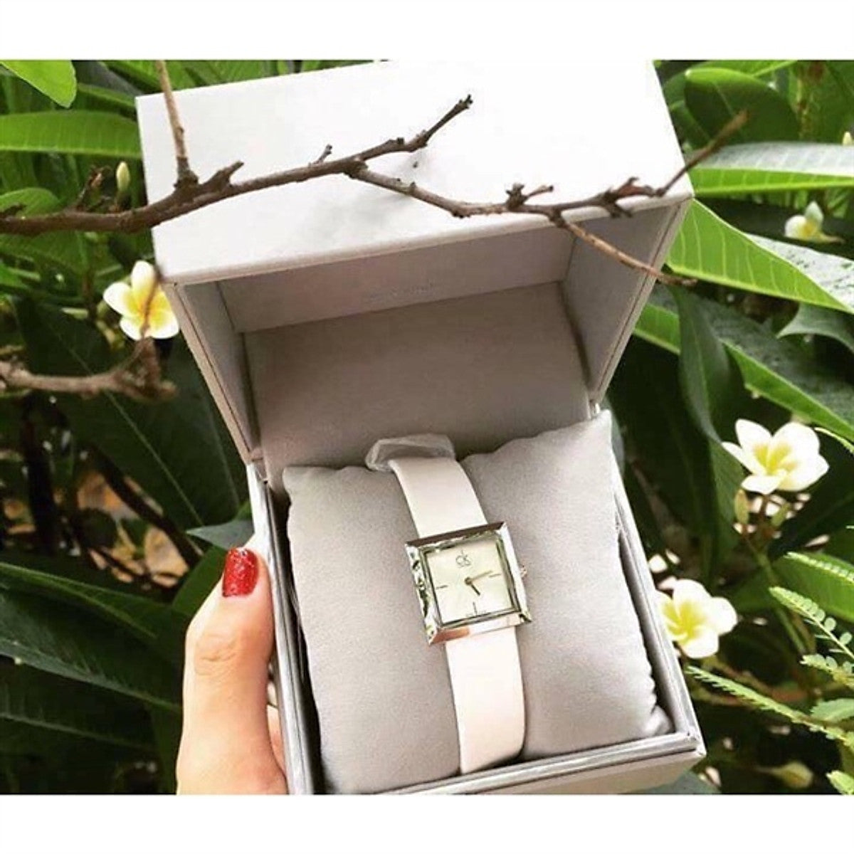  Shop Authentic Calvin Klein Mark Silver Dial White Leather Strap Watch for Women - K3R231L6 - Luxxuri