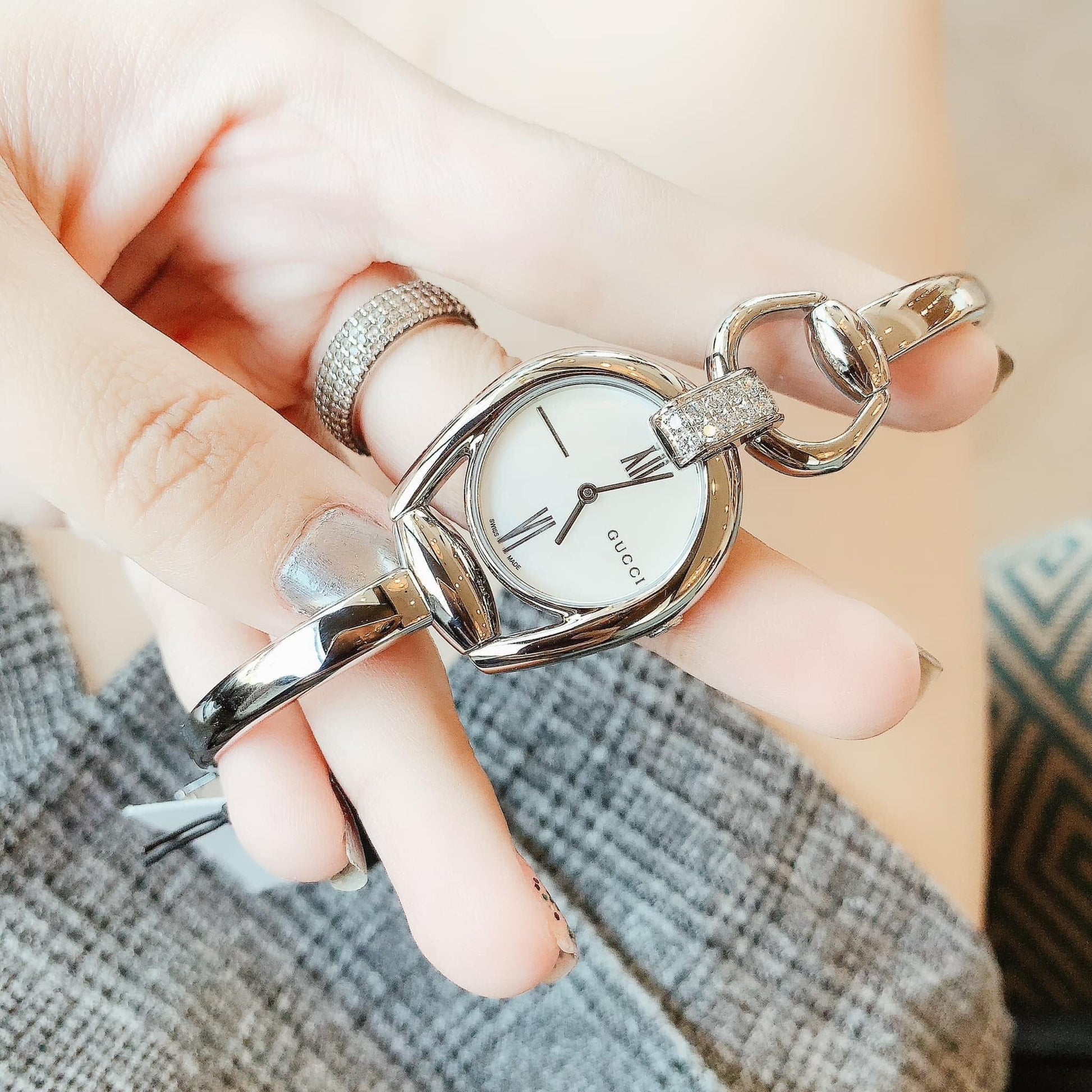  Shop Authentic Gucci Horsebit Collection Diamonds Mother of Pearl White Dial Silver Steel Strap Watch For Women - YA139504 - Luxxuri
