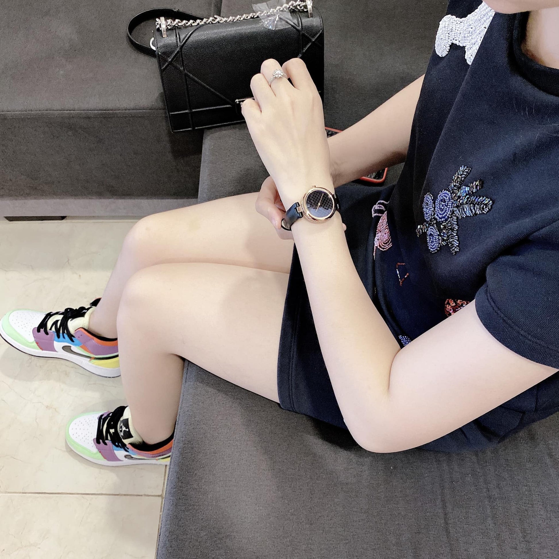  Shop Authentic Gucci Diamantissima Quartz Black Dial Black Leather Strap Watch for Women - YA141401 - Luxxuri