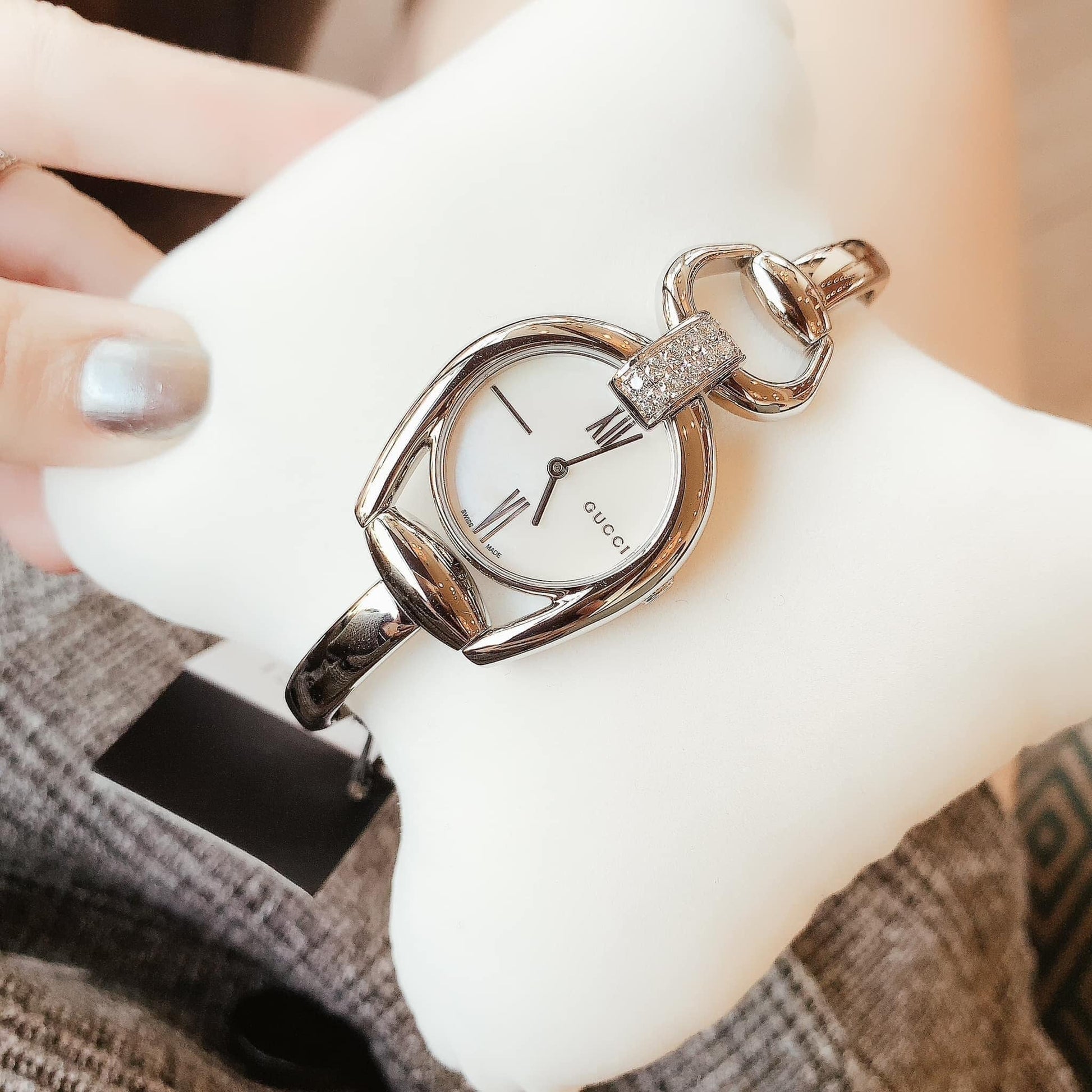  Shop Authentic Gucci Horsebit Collection Diamonds Mother of Pearl White Dial Silver Steel Strap Watch For Women - YA139504 - Luxxuri