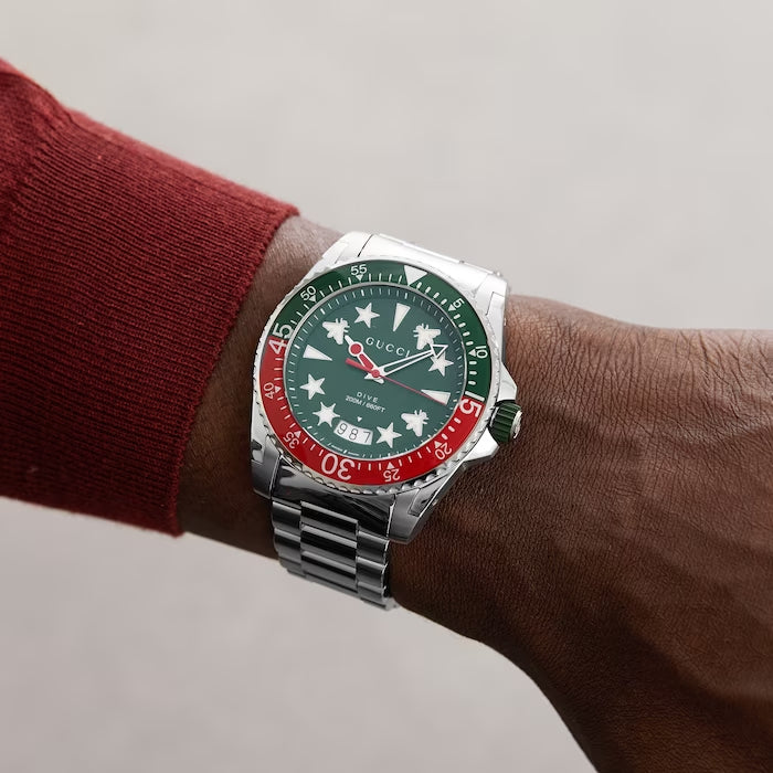  Shop Authentic Gucci Dive Quartz Green Dial Silver Steel Strap Watch For Men - YA136222 - Luxxuri