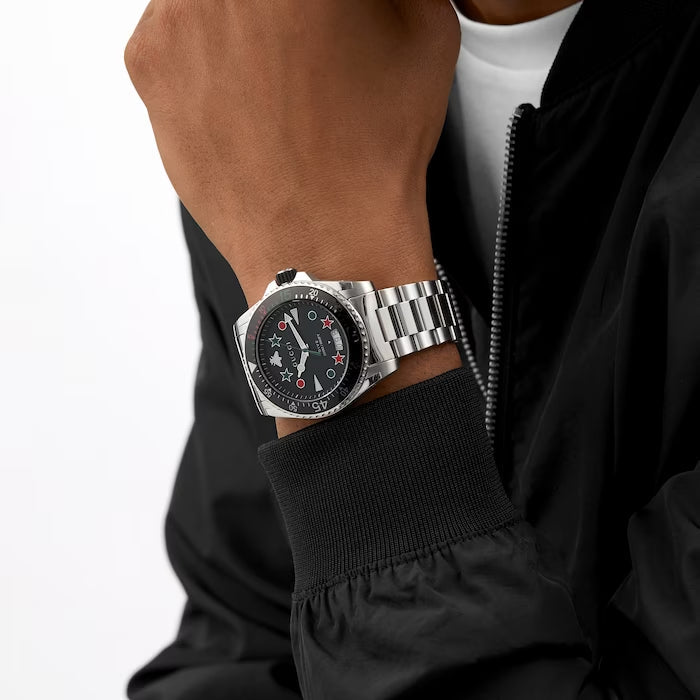  Shop Authentic Gucci Dive Quartz Black Dial Silver Steel Strap Watch For Men - YA136221 - Luxxuri