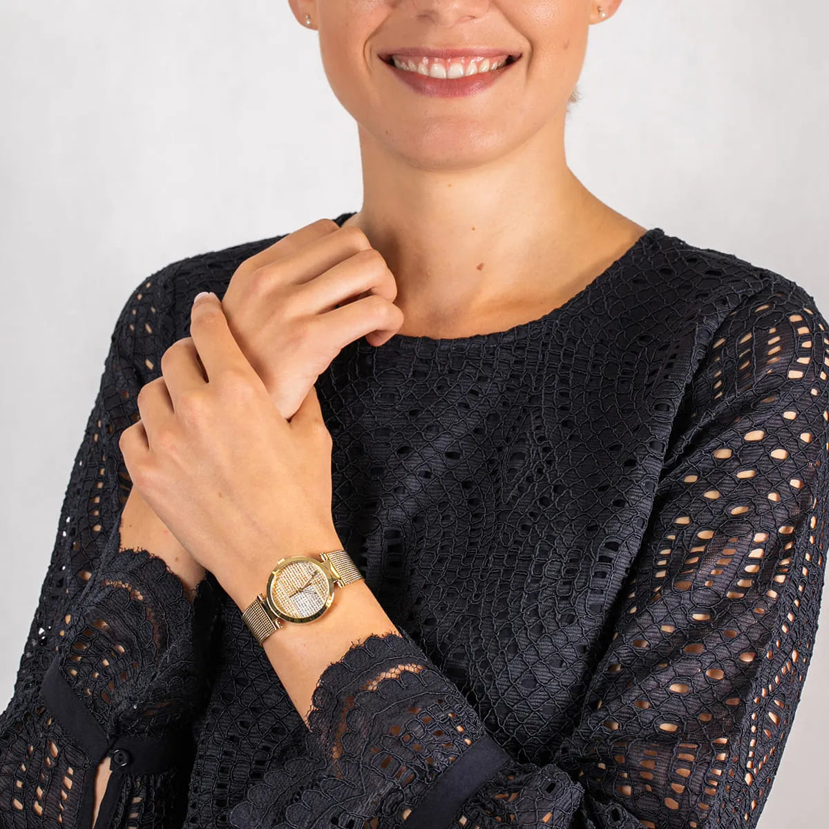  Shop Authentic Tommy Hilfiger Lynn Quartz Gold Dial Gold Mesh Bracelet Watch For Women - 1781867 - Luxxuri