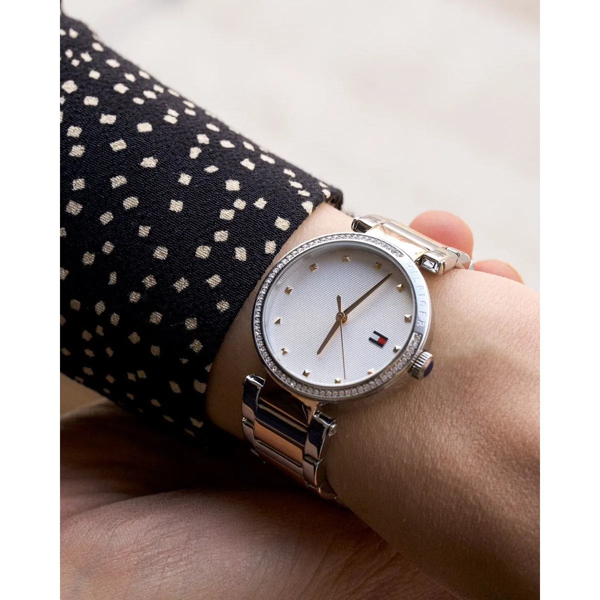  Shop Authentic Tommy Hilfiger Lynn Quartz White Dial Two Tone Steel Strap Watch For Women - 1782236 - Luxxuri