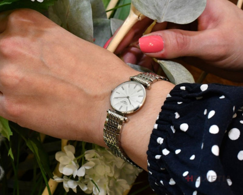  Shop Authentic Longines La Grande Classique White Dial Silver Steel Strap Watch for Women - L4.209.4.71.6 - Luxxuri