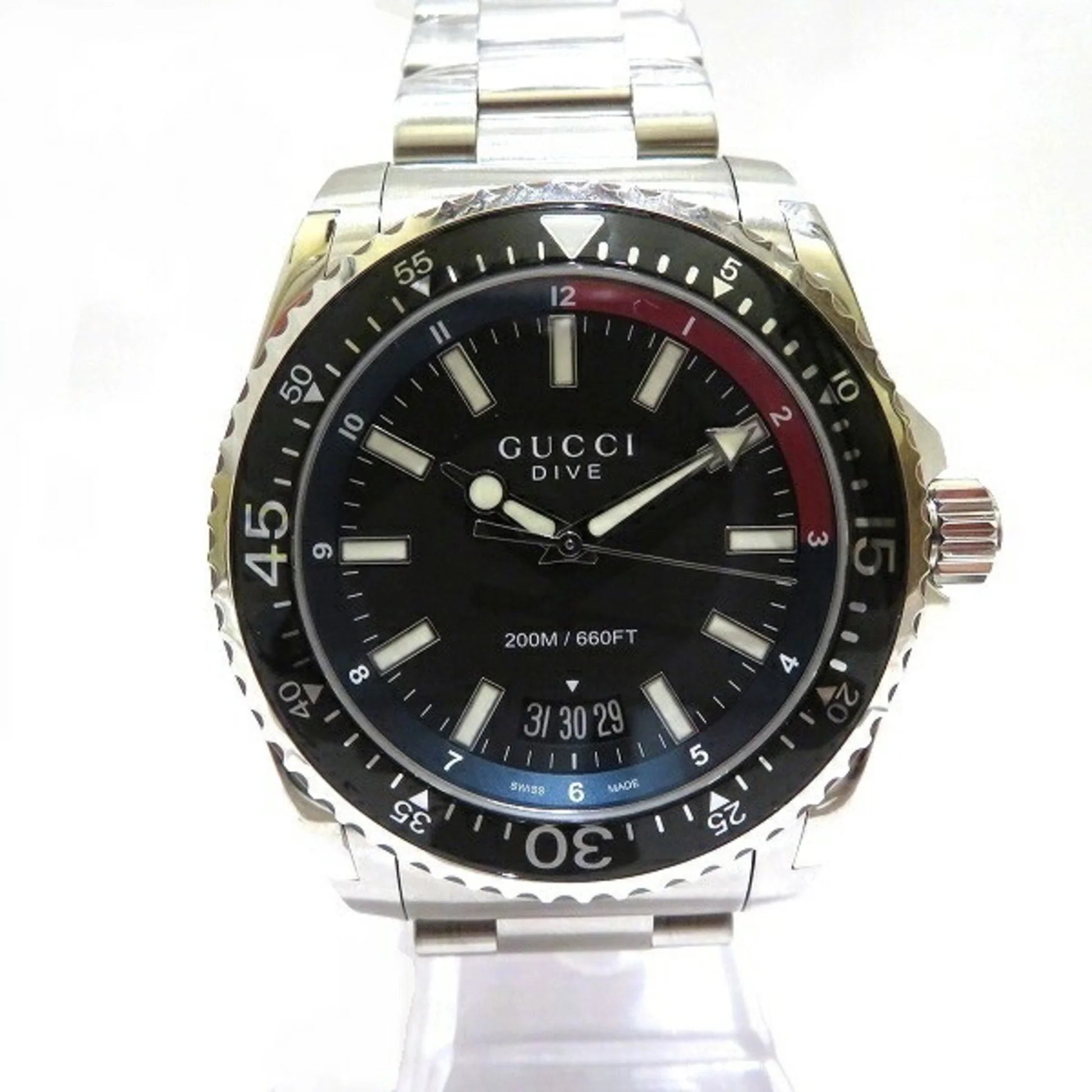  Shop Authentic Gucci Dive Quartz Black Dial Silver Steel Strap Watch For Men - YA136212 - Luxxuri