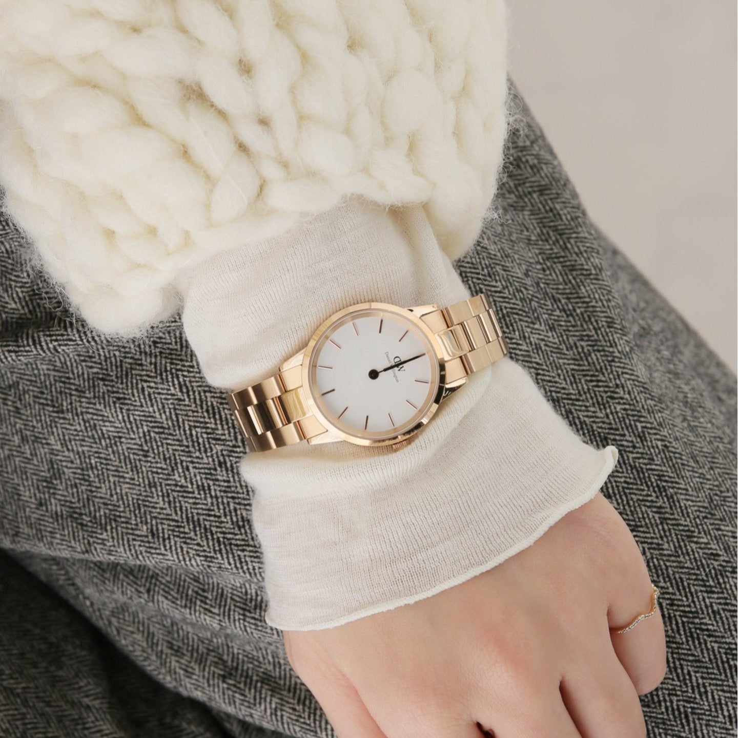  Shop Authentic Daniel Wellington Iconic Link White Dial Rose Gold Steel Strap Watch For Women - DW00100211 - Luxxuri