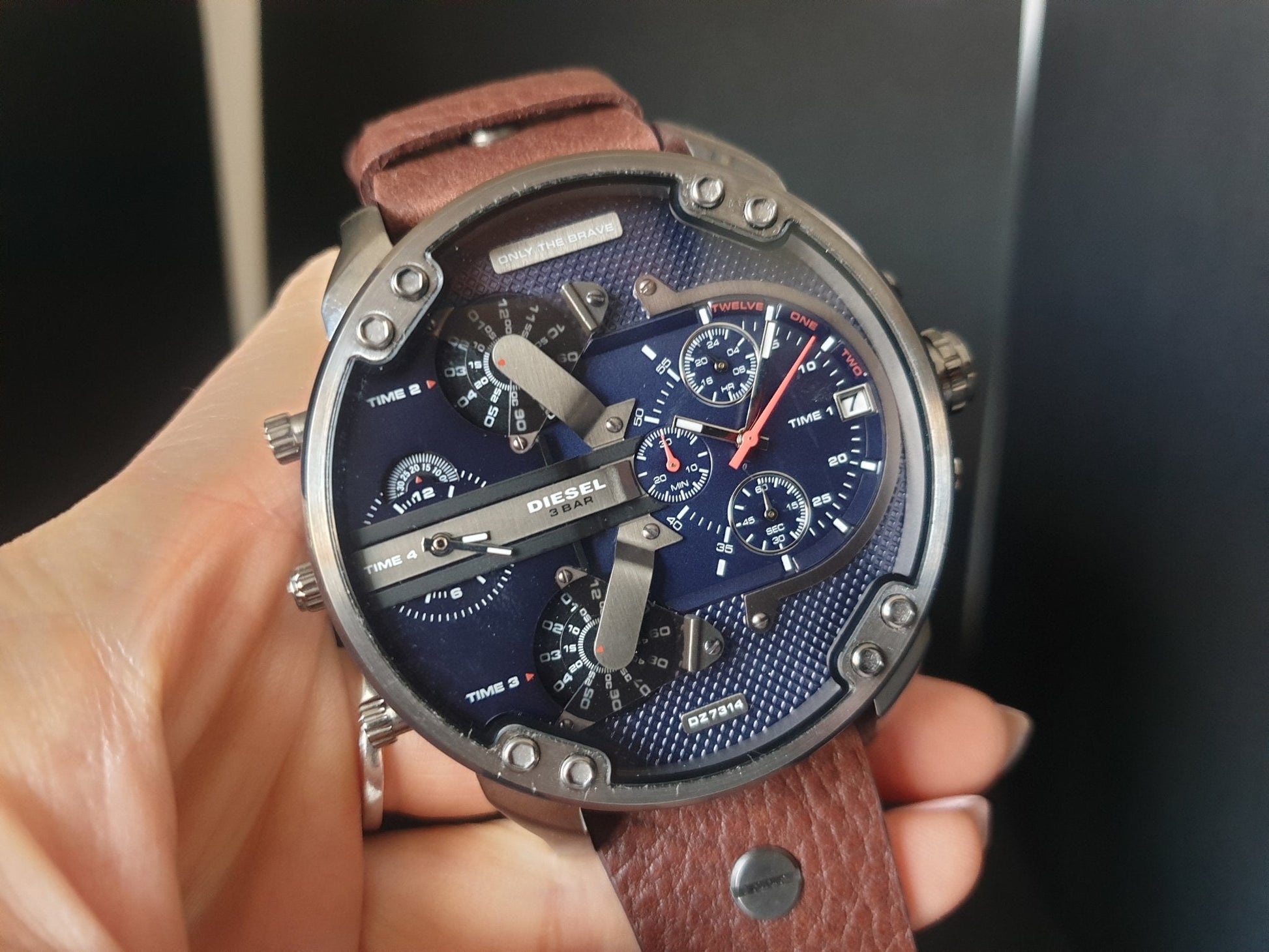  Shop Authentic Diesel Mr Daddy Blue Dial Brown Leather Strap Watch For Men - DZ7314 - Luxxuri