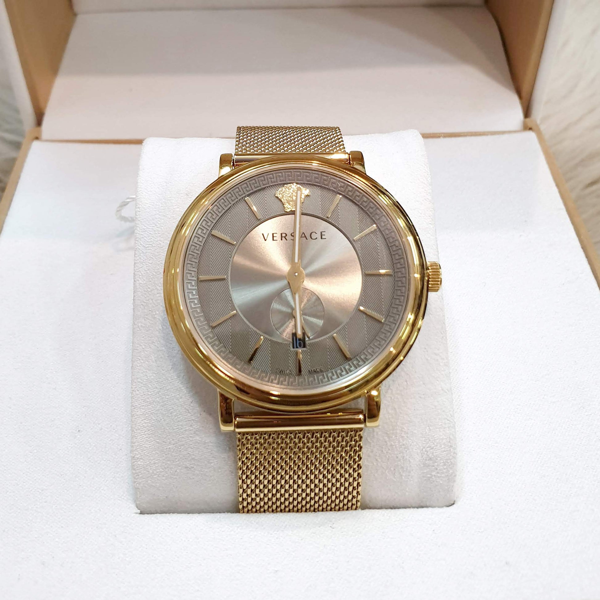  Shop Authentic Versace V Circle Quartz Gold Dial Gold Mesh Bracelet Watch For Men - VBQ070017 - Luxxuri