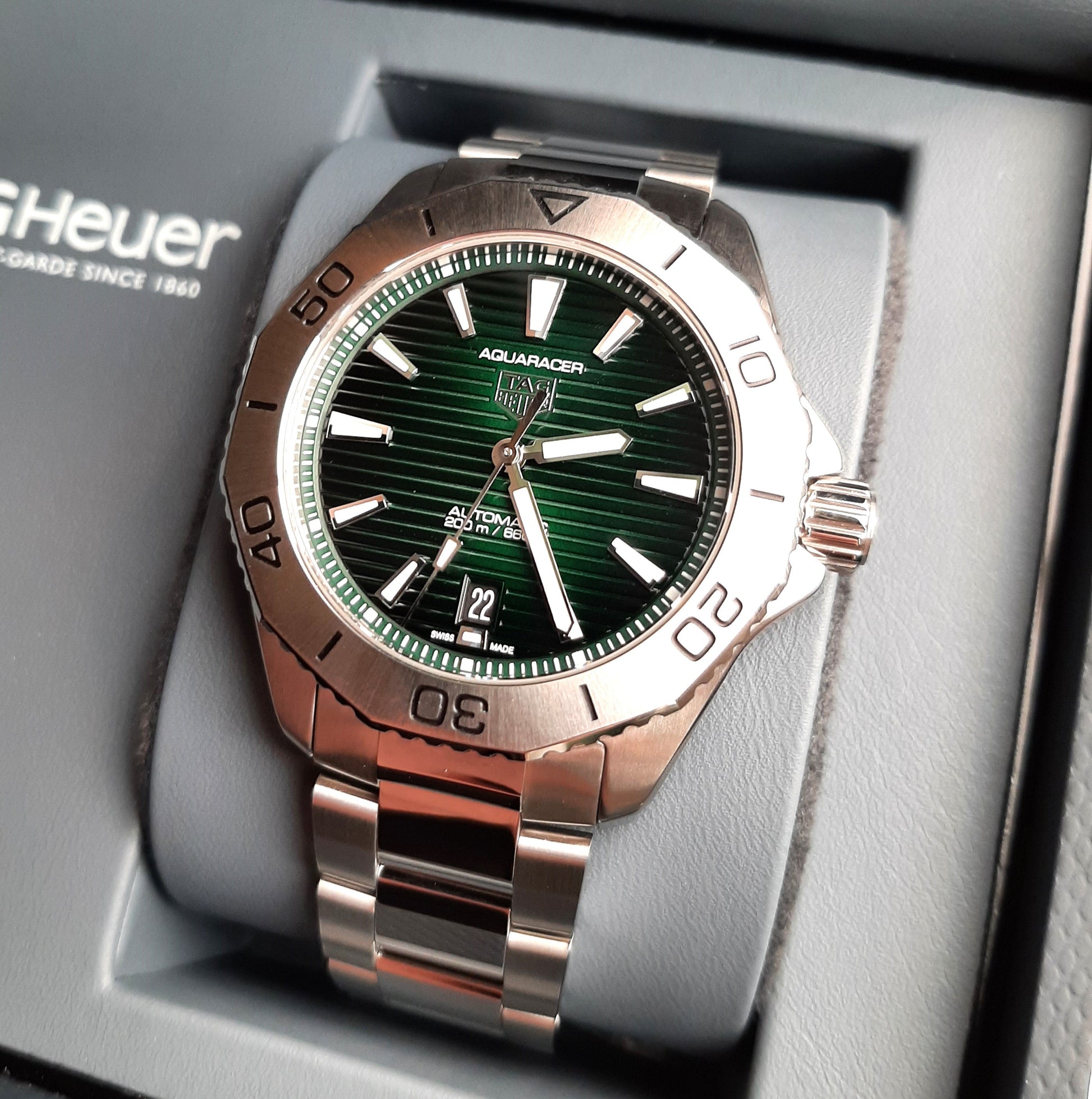  Shop Authentic Tag Heuer Aquaracer Professional 200 Automatic Green Dial Silver Steel Strap Watch for Men - WBP2115.BA0627 - Luxxuri