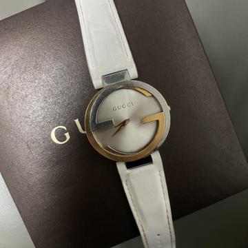  Shop Authentic Gucci Interlocking 18K Gold Silver Dial White Leather Strap Watch For Women - YA133303 - Luxxuri
