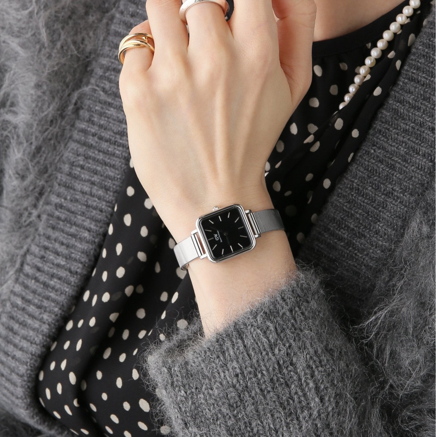  Shop Authentic Daniel Wellington Quadro Studio Black Dial Silver Mesh Strap Watch For Women - DW00100522 - Luxxuri