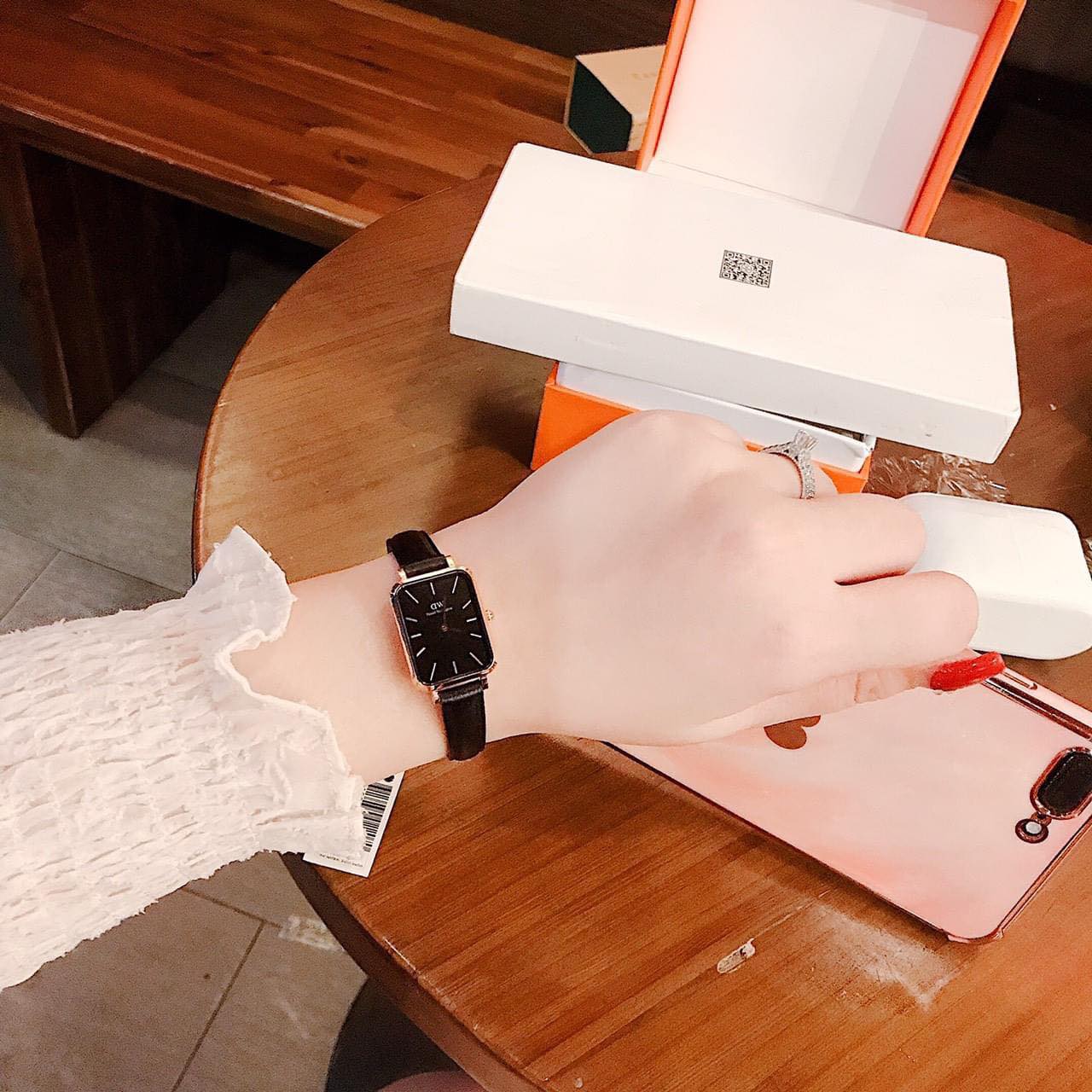  Shop Authentic Daniel Wellington Quadro Sheffield Black Dial Black Leather Strap Watch For Women - DW00100435 - Luxxuri