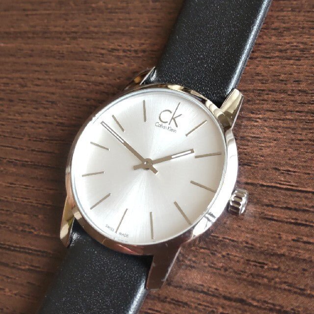  Shop Authentic Calvin Klein City Silver Dial Black Leather Strap Watch For Women - K2G231C6 - Luxxuri