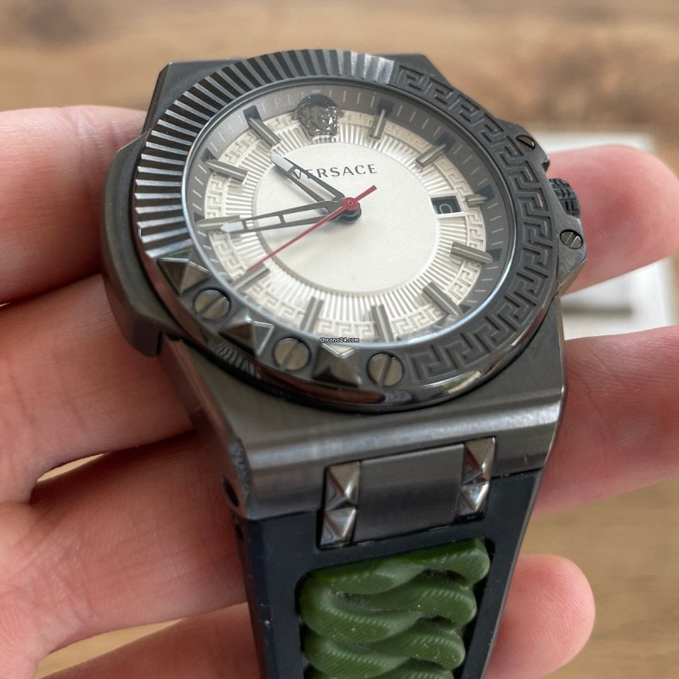  Shop Authentic Versace Chain Reaction Quartz White Dial Green Rubber Strap Watch for Men - VEDY00419 - Luxxuri