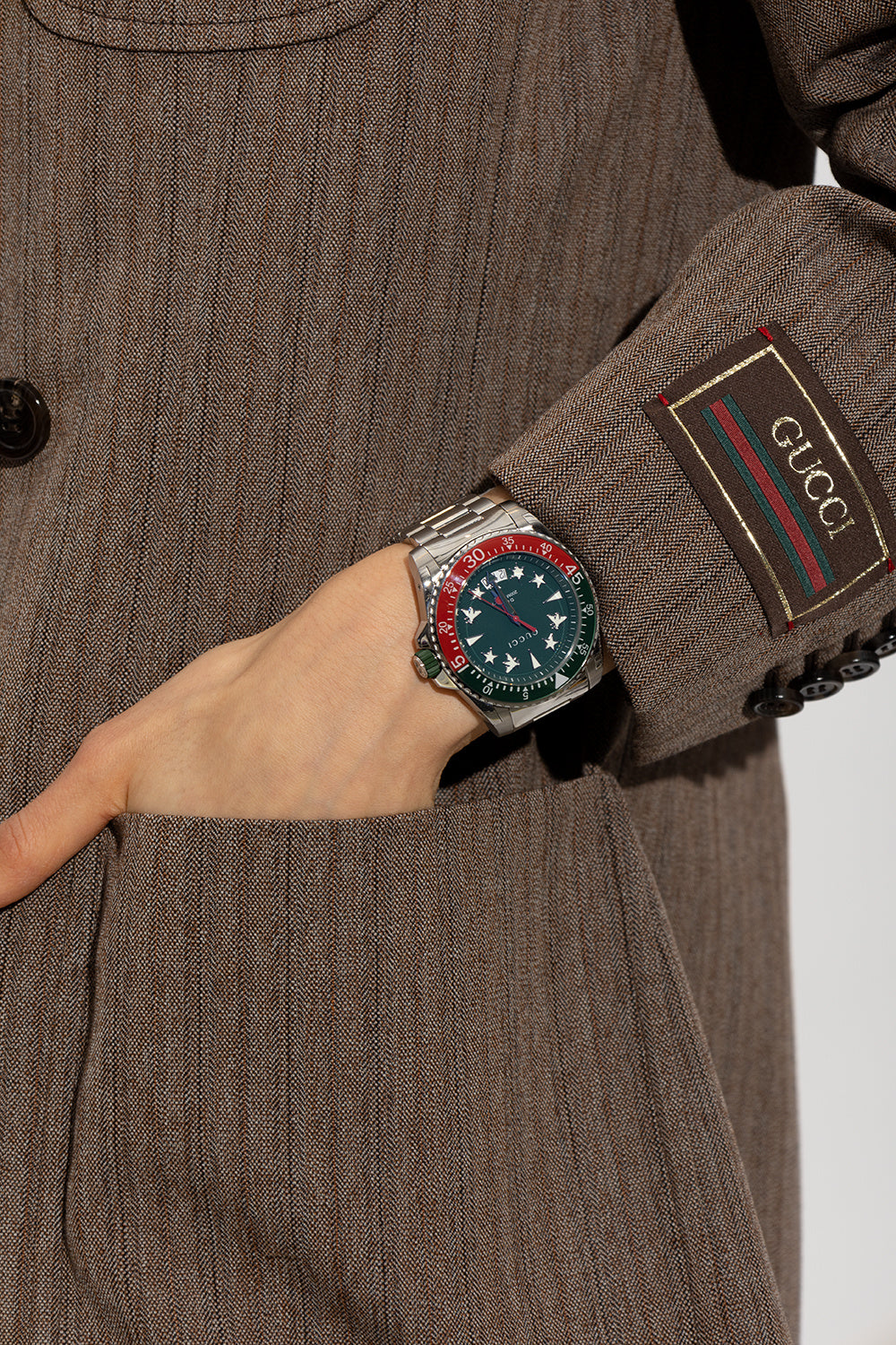  Shop Authentic Gucci Dive Quartz Green Dial Silver Steel Strap Watch For Men - YA136222 - Luxxuri