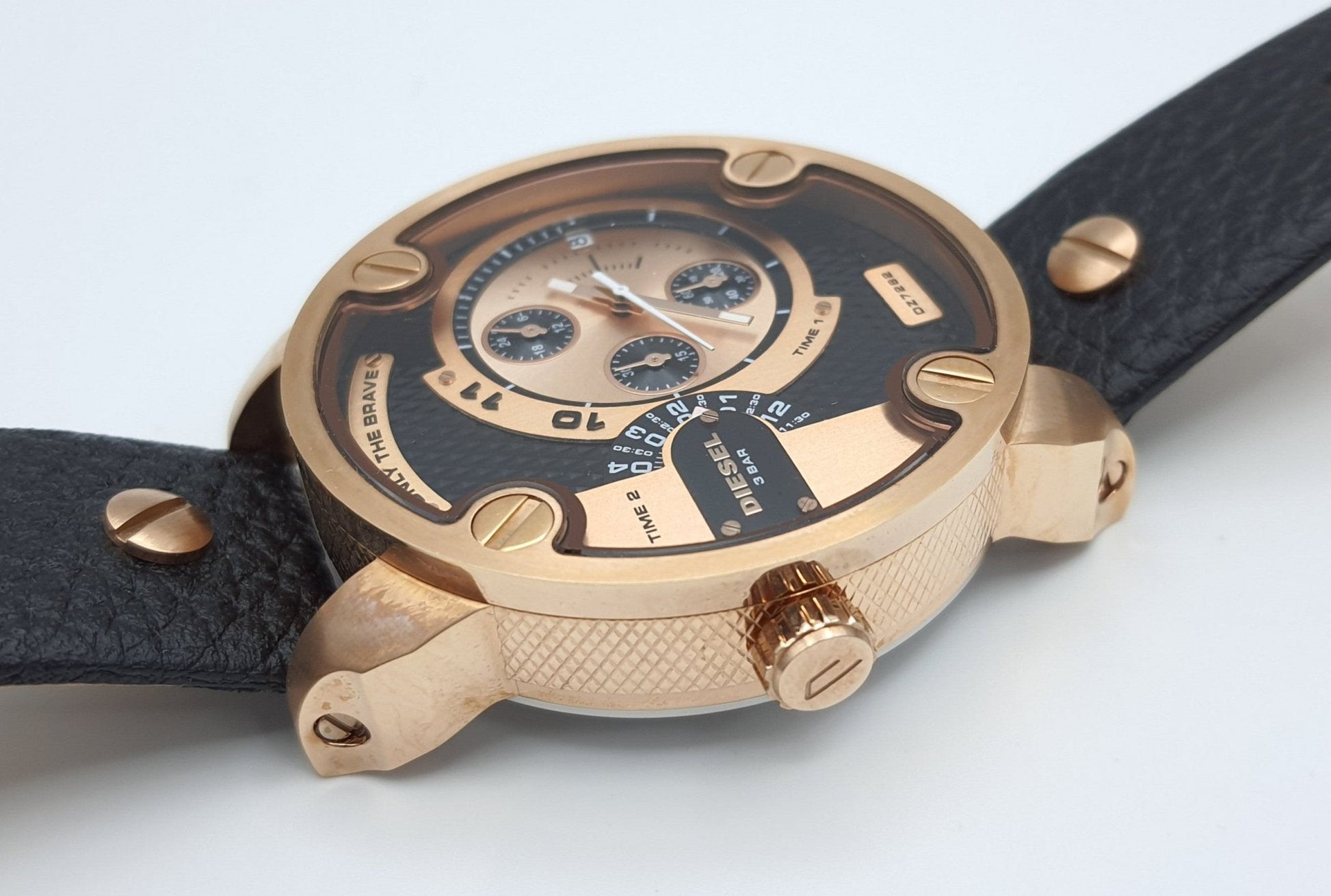  Shop Authentic Diesel Little Daddy Black & Gold Dial Black Leather StrapWatch For Men - DZ7282 - Luxxuri