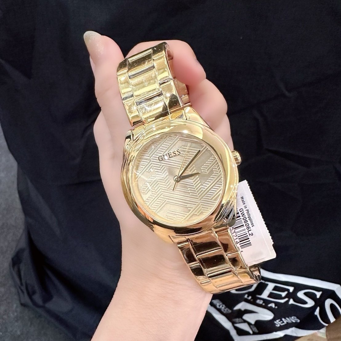  Shop Authentic Guess Cubed Analog Gold Dial Gold Steel Strap Watch For Women - GW0606L2 - Luxxuri