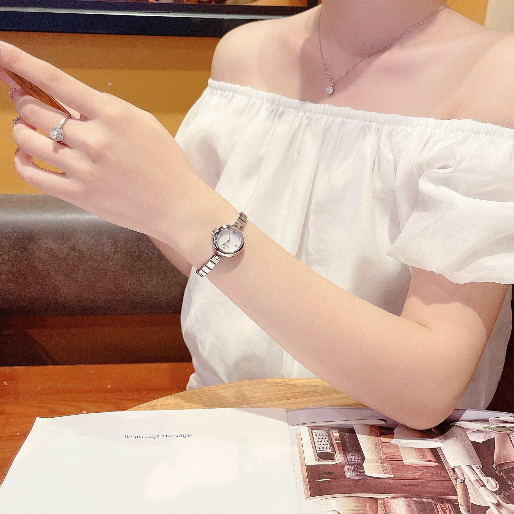  Shop Authentic Gucci Diamantissima Quartz Diamonds White Dial Silver Steel Strap Watch For Women - YA141503 - Luxxuri
