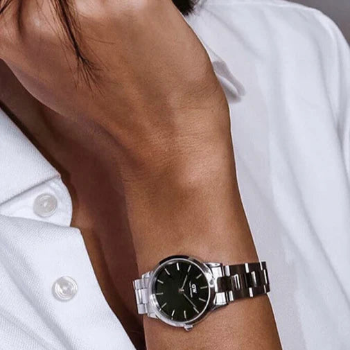  Shop Authentic Daniel Wellington Iconic Link Black Dial Silver Steel Strap Watch For Women - DW00100206 - Luxxuri