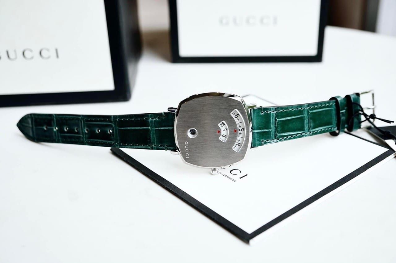  Shop Authentic Gucci Grip Quartz Silver Dial Green Leather Strap Watch For Women - YA157404 - Luxxuri