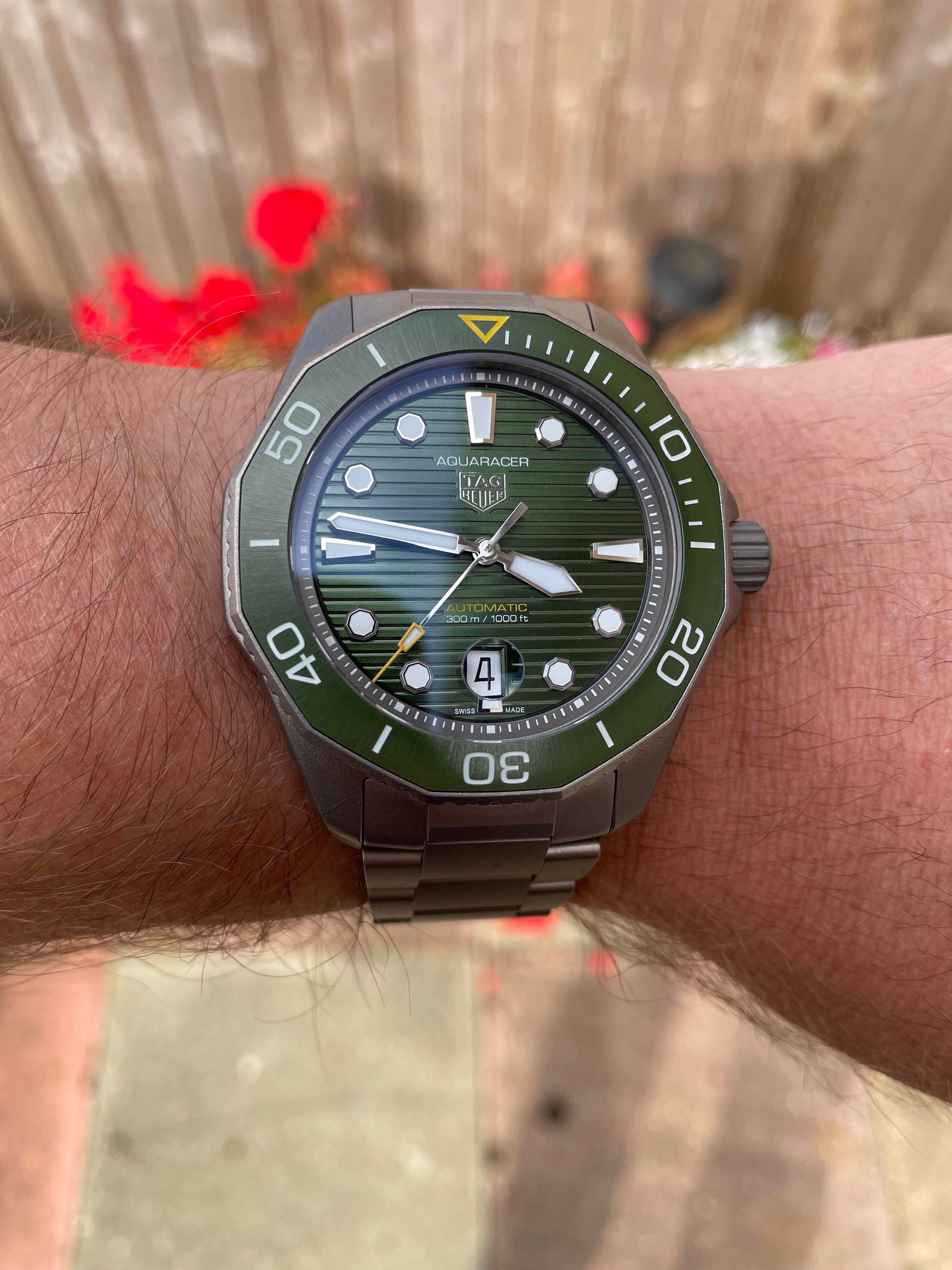  Shop Authentic Tag Heuer Aquaracer Professional 300 Automatic Green Dial Silver Steel Strap Watch for Men - WBP208B.BF0631 - Luxxuri