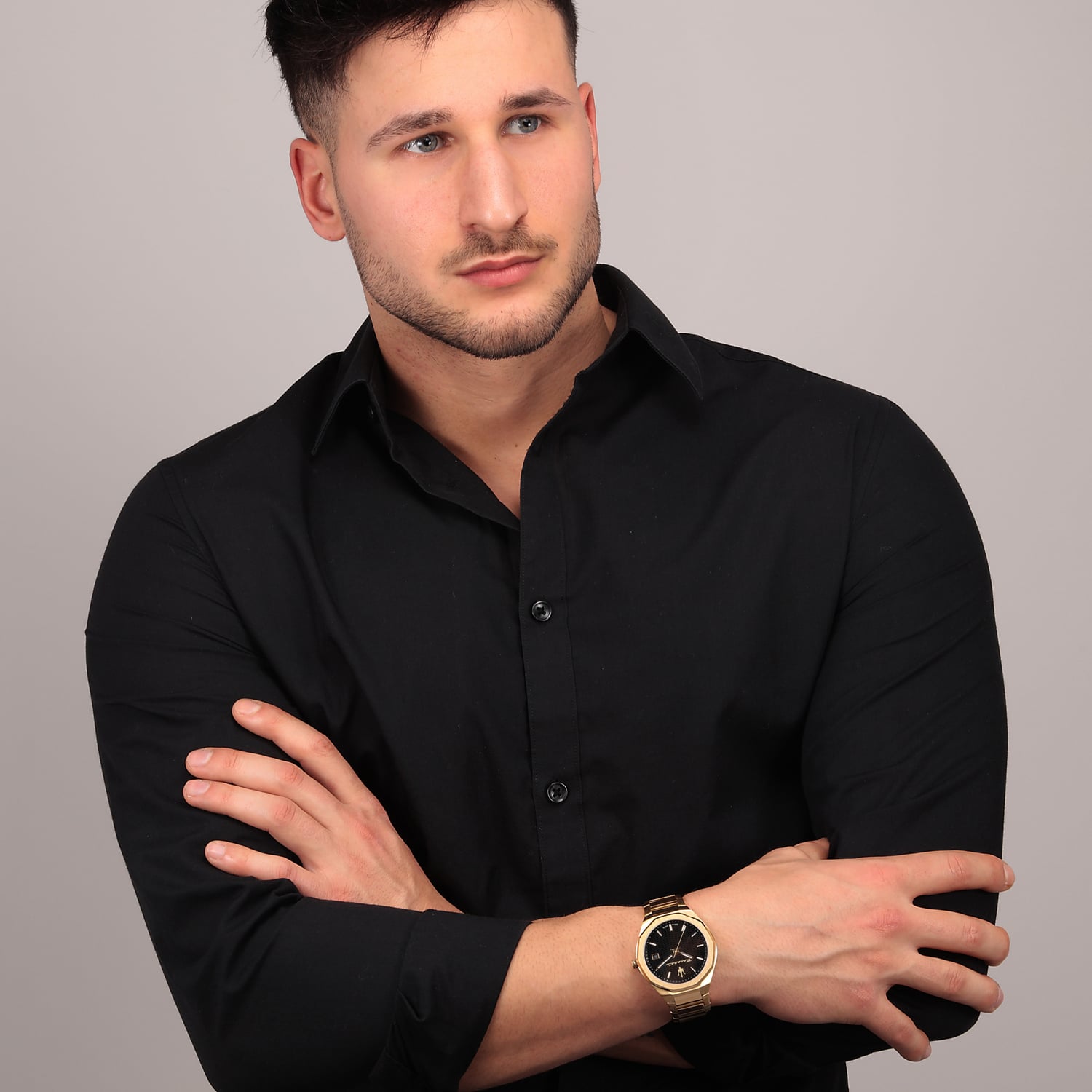  Shop Authentic Maserati Stile Black Dial Gold Steel Strap Watch For Men - R8853142004 - Luxxuri