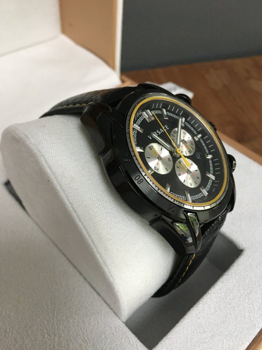  Shop Authentic Versace V Ray Chronograph Grey Dial Black Leather Strap Watch for Men - VDB020014 - Luxxuri