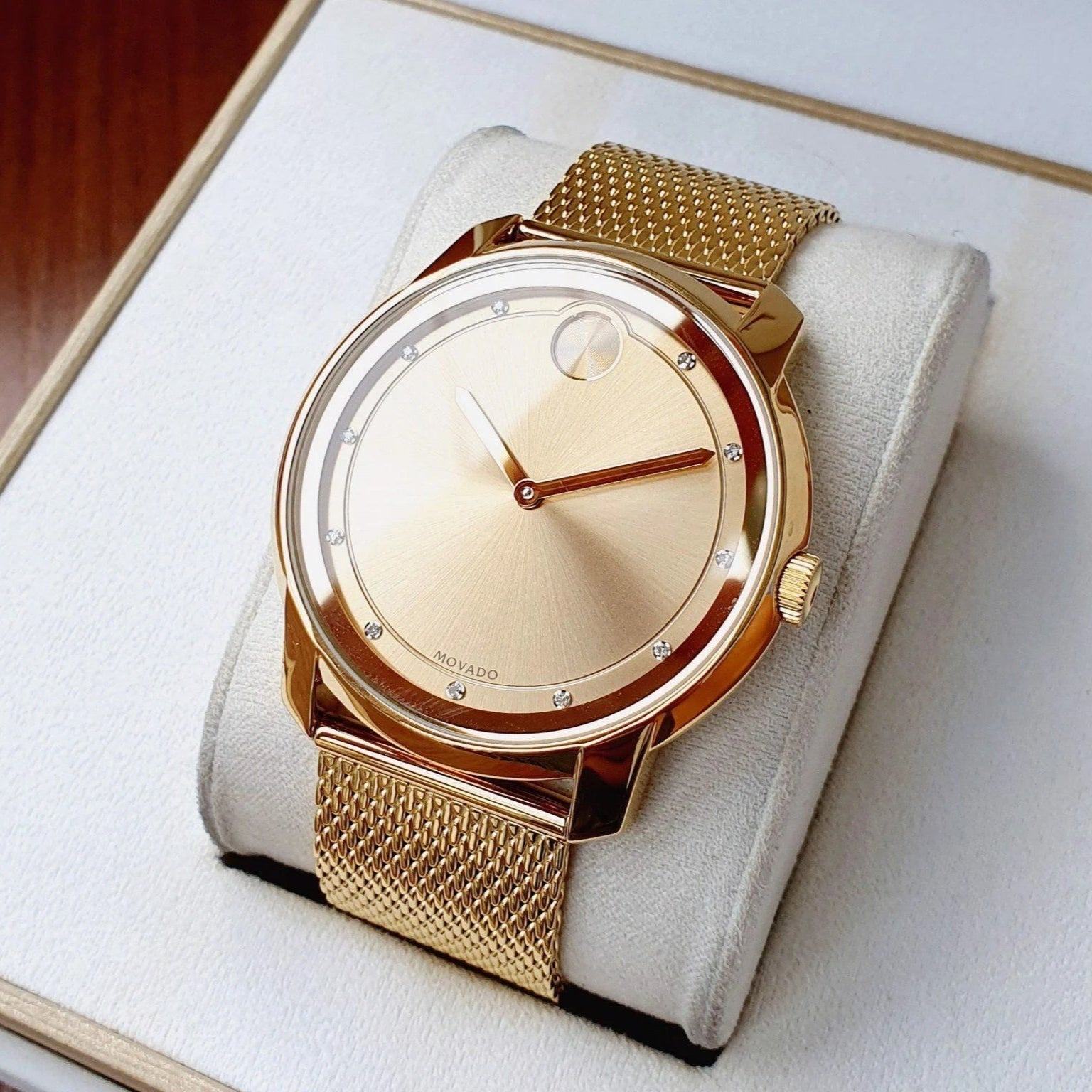  Shop Authentic Movado Bold Diamonds Gold Dial Gold Mesh Bracelet Watch For Men - 3600460 - Luxxuri