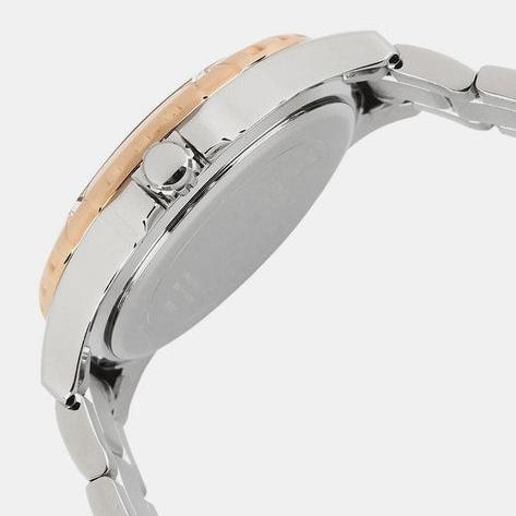  Shop Authentic Guess Mist Quartz Silver Dial Two Tone Steel Strap Watch For Women - W0443L4 - Luxxuri