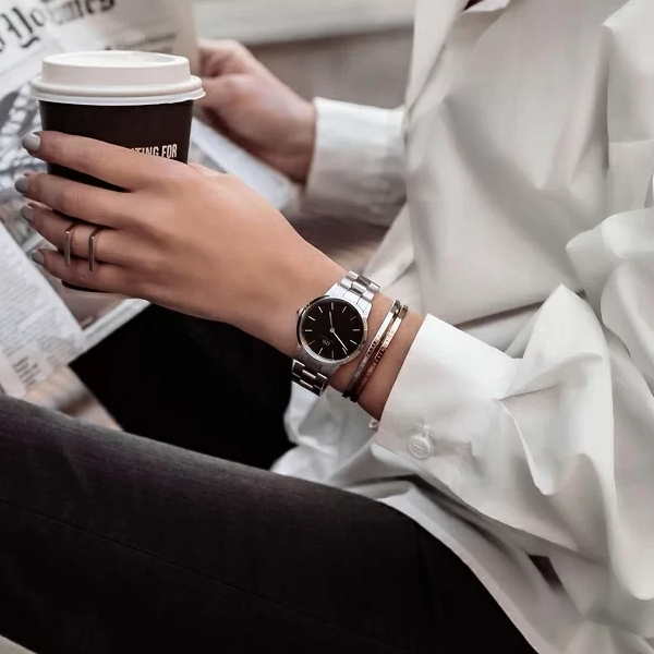  Shop Authentic Daniel Wellington Iconic Link Black Dial Silver Steel Strap Watch For Women - DW00100206 - Luxxuri