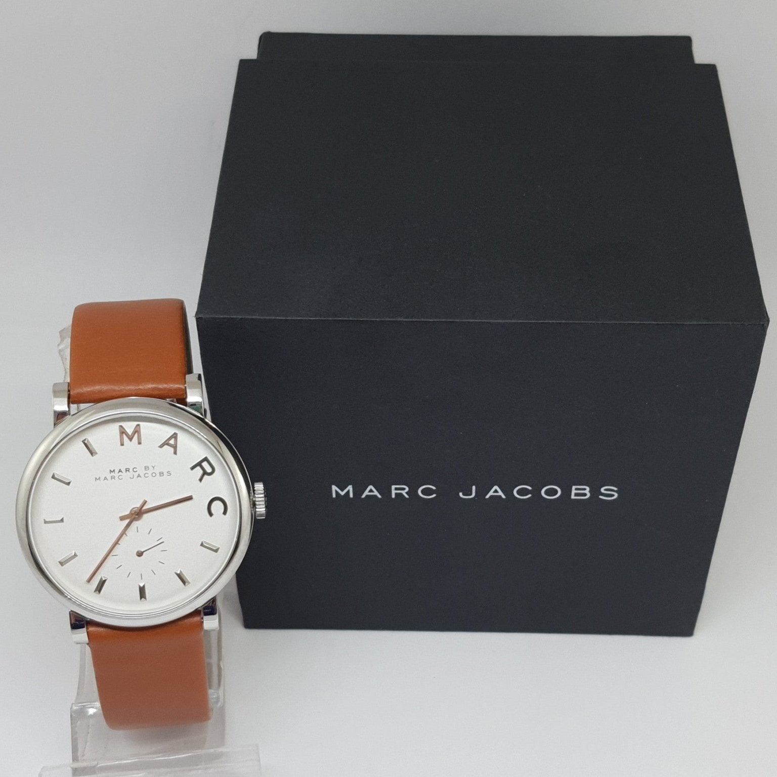  Shop Authentic Marc Jacobs Baker White Dial Brown Leather Strap Watch for Women - MBM1265 - Luxxuri