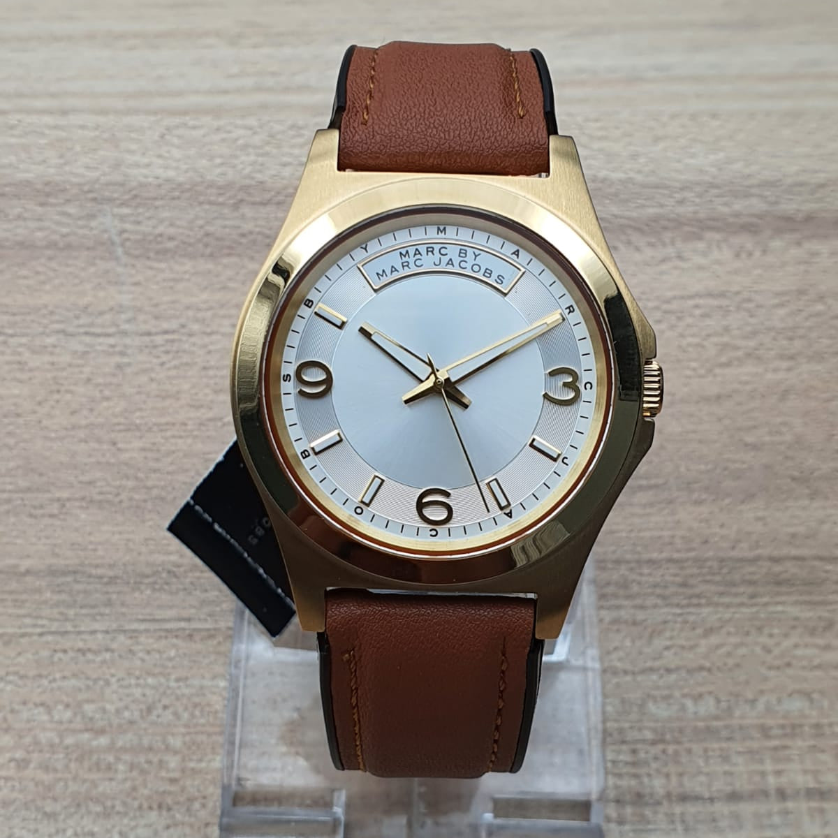  Shop Authentic Marc Jacobs Baby Dave White Dial Brown Leather Strap Watch for Women - MBM1261 - Luxxuri