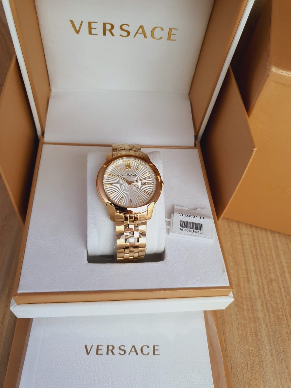  Shop Authentic Versace  V-Urban Quartz White Dial Gold Steel Strap Watch For Men - VELQ00719 - Luxxuri