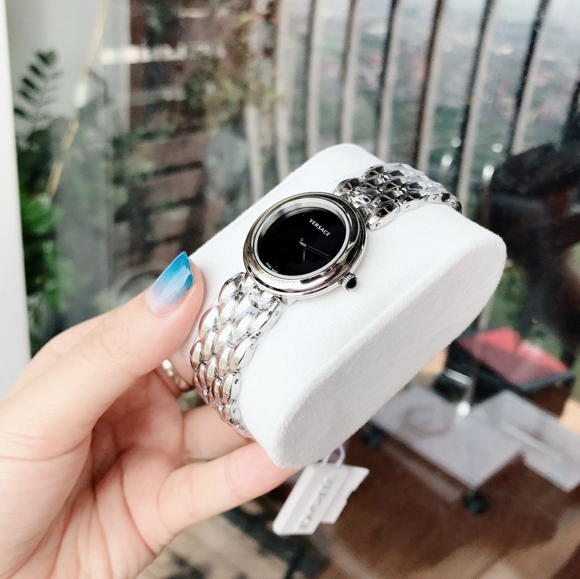  Shop Authentic Versace V-Flare Quartz Black Dial Silver Steel Strap Watch for Women - VEBN00618 - Luxxuri