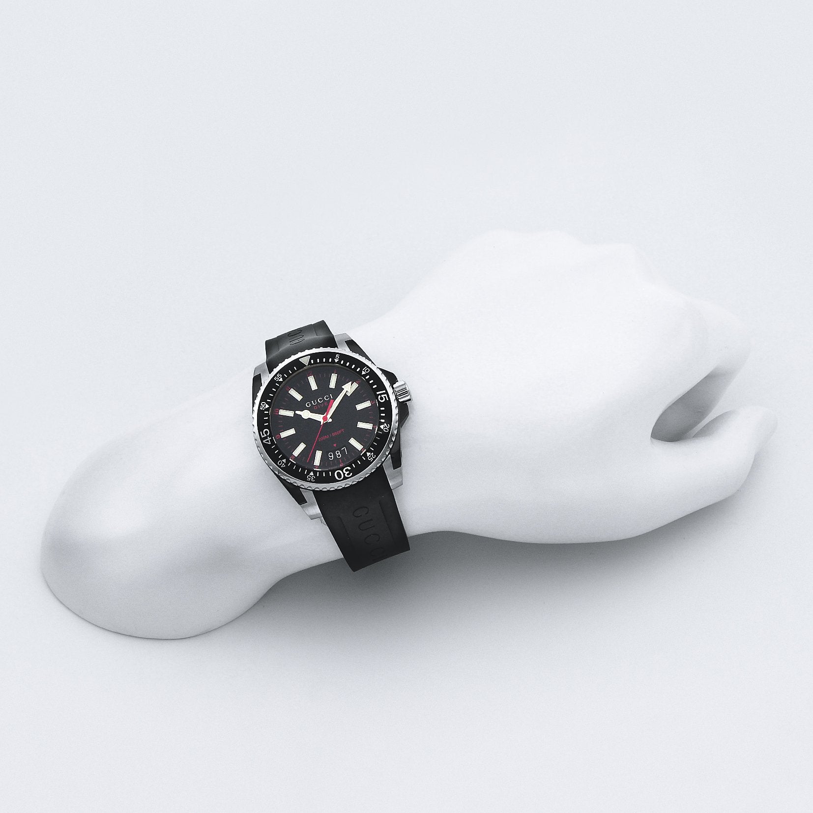  Shop Authentic Gucci Dive Quartz Black Dial Black Rubber Strap Watch For Men - YA136303 - Luxxuri