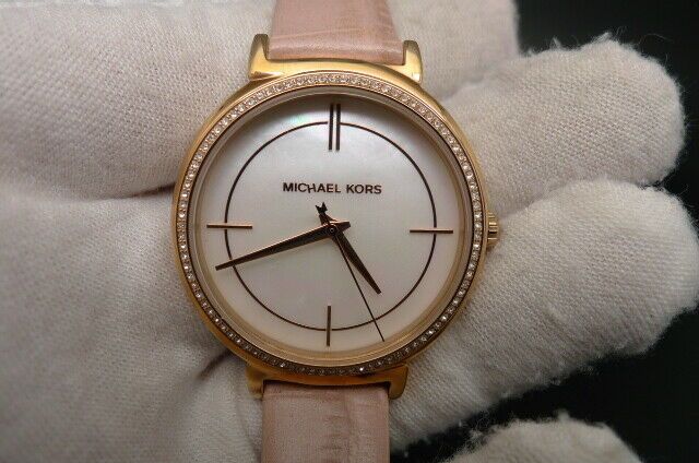  Shop Authentic Michael Kors Cinthia Mother of Pearl Dial Pink Leather Strap Watch for Women - MK2663 - Luxxuri