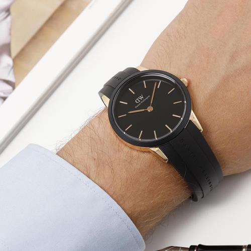  Shop Authentic Daniel Wellington Iconic Motion Black Dial Black Rubber Strap Watch For Men - DW00100425 - Luxxuri