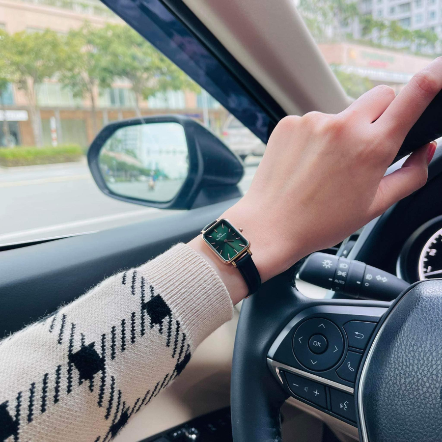  Shop Authentic Daniel Wellington Quadro Pressed Melrose Emerald Green Dial Black Leather Strap Watch For Women - DW00100446 - Luxxuri