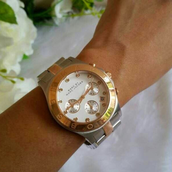  Shop Authentic Marc Jacobs Blade Chronograph Silver Dial Two Tone Steel Strap Watch for Women - MBM3178 - Luxxuri