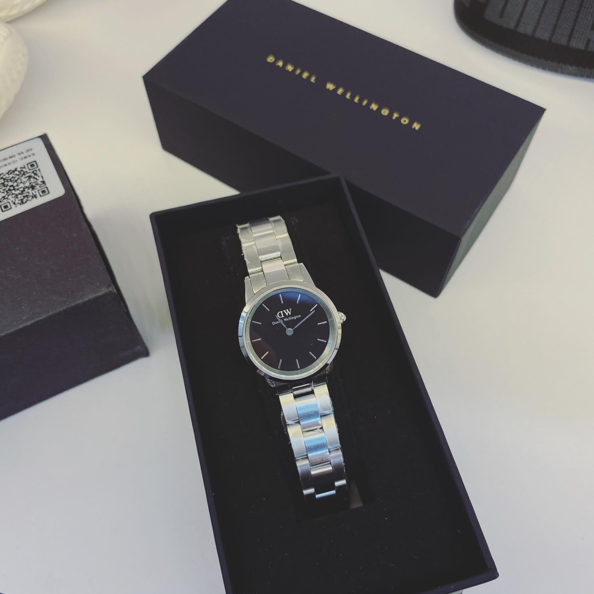  Shop Authentic Daniel Wellington Iconic Link Black Dial Silver Steel Strap Watch For Women - DW00100208 - Luxxuri