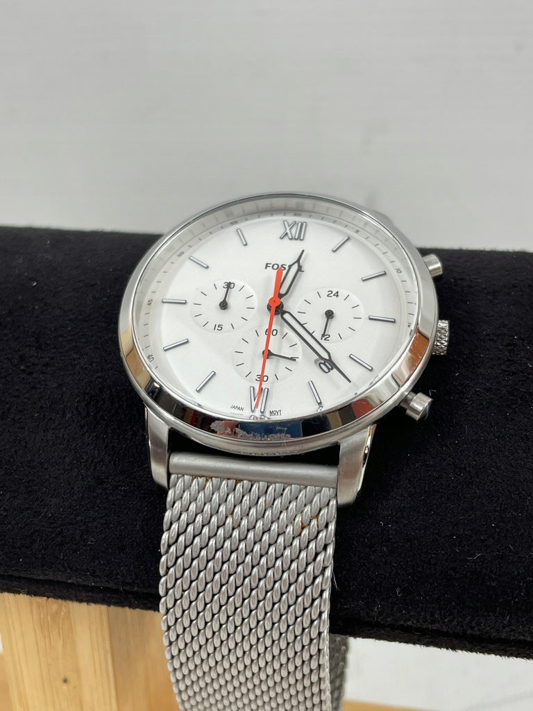  Shop Authentic Fossil Neutra Chronograph White Dial Silver Mesh Bracelet Watch for Men - FS5382 - Luxxuri