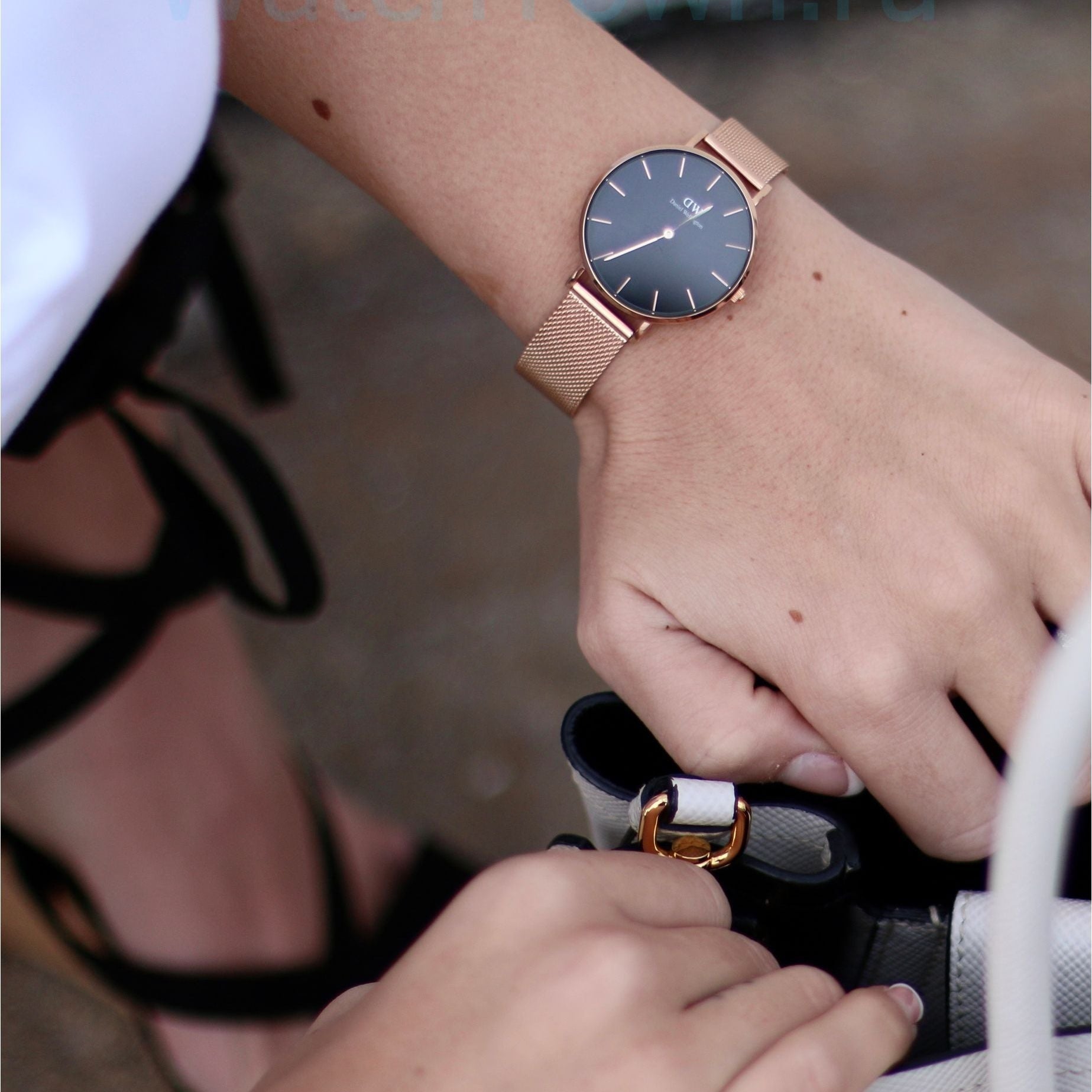  Shop Authentic Daniel Wellington Classic Melrose Black Dial Rose Gold Mesh Bracelet Watch For Women - DW00100161 - Luxxuri