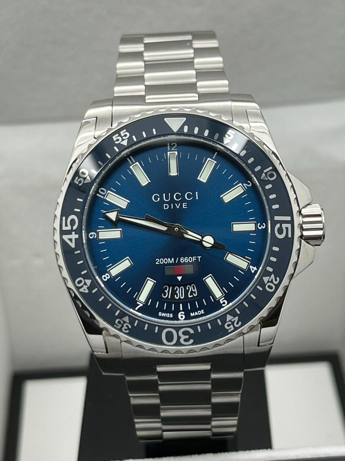  Shop Authentic Gucci Dive Quartz Blue Dial Silver Steel Strap Watch For Men - YA136311 - Luxxuri