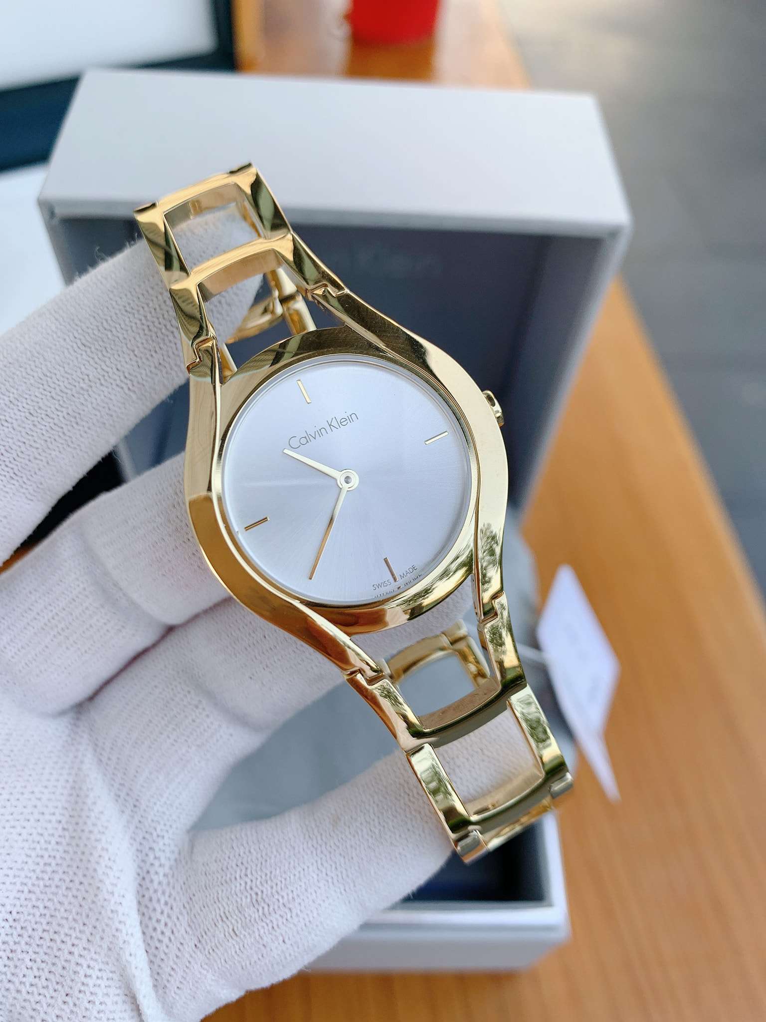  Shop Authentic Calvin Klein Class White Dial Gold Steel Strap Watch for Women - K6R23526 - Luxxuri