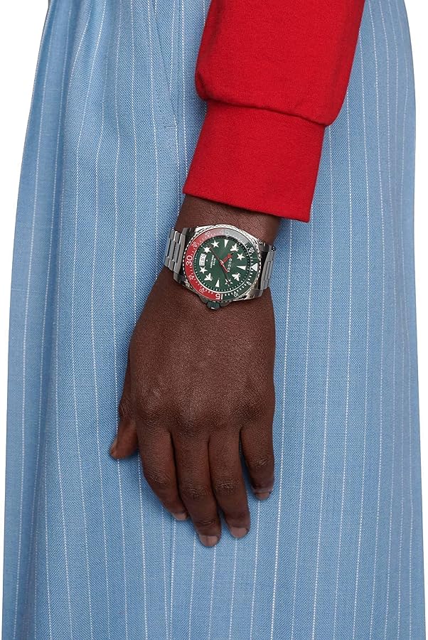  Shop Authentic Gucci Dive Quartz Green Dial Silver Steel Strap Watch For Men - YA136222 - Luxxuri
